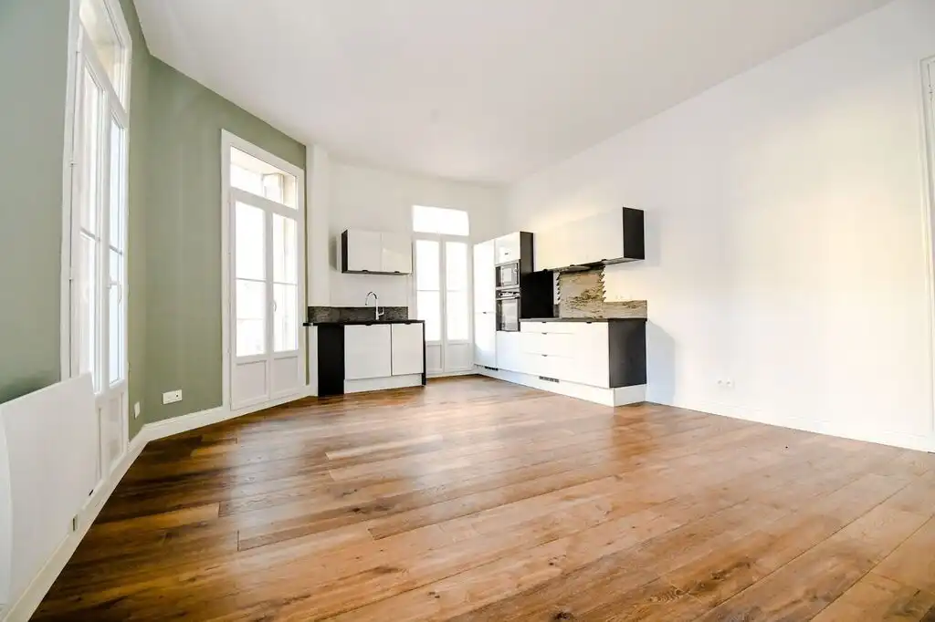 T3 HAUSMANNIEN de 92m² REFAIT À NEUF + CAVE