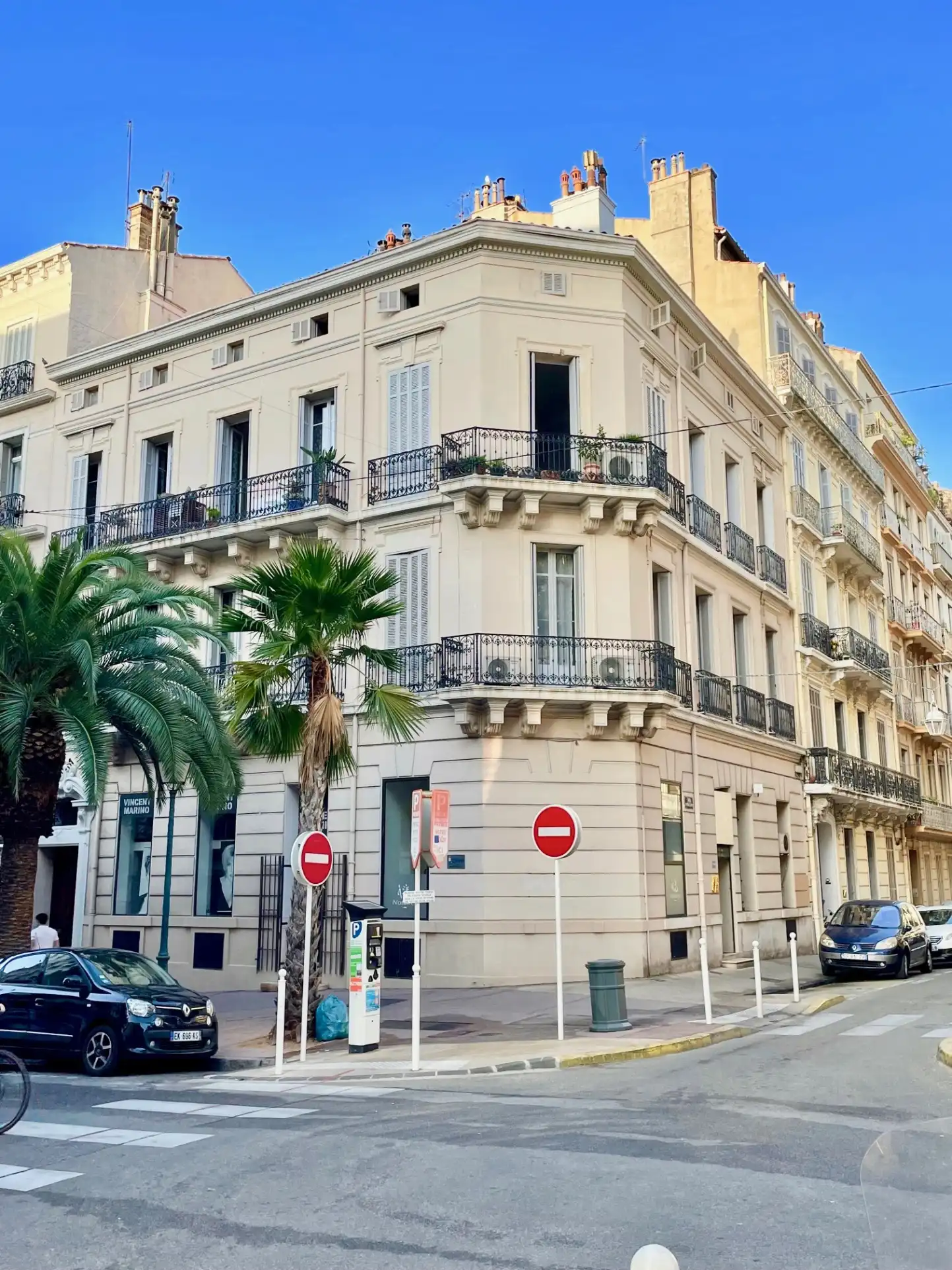 Magnifique T4/5 Hausmannien très belle rénovation, balcons, ascenseur, possibilité de grand garage