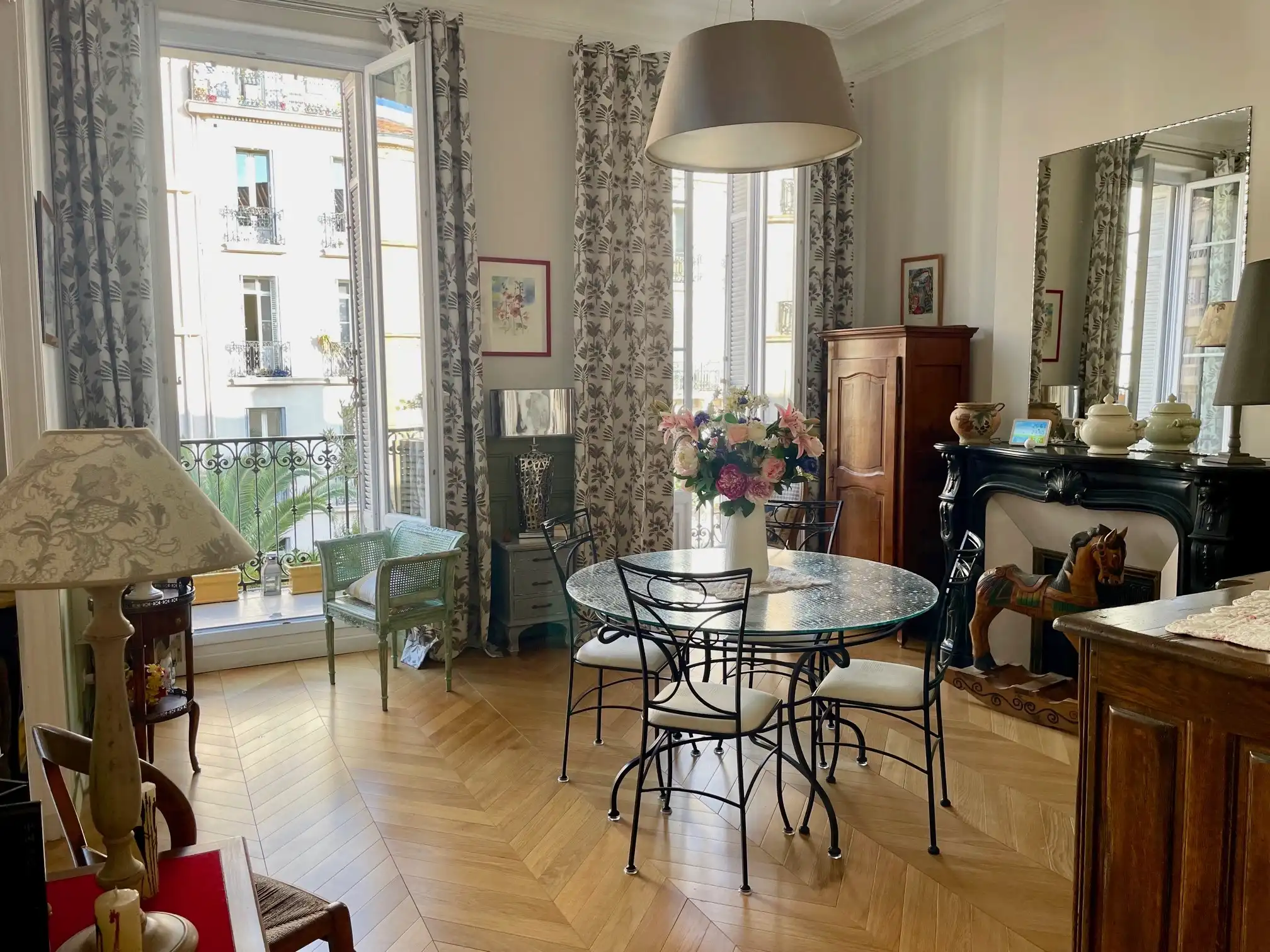 Magnifique T4/5 Hausmannien très belle rénovation, balcons, ascenseur, possibilité de grand garage